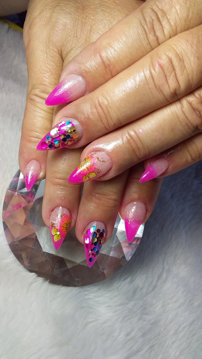 ABorghii's tweet photo. #unhas💅 #unhasdegel #unhaspoderosas #paixaoporunhas #encapsuladas #designernails
Insta:
@adrielleborghi.nails https://t.co/u2HPlPOp4F
