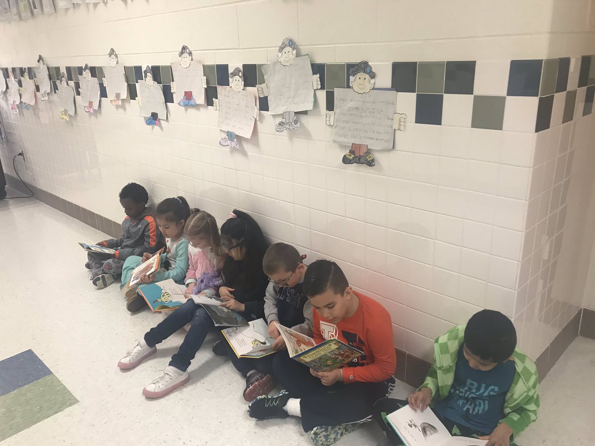 MrsMorell_E's tweet photo. Read Across America! Our firsties are growing into such great readers! ❤️❤️ Shine on! @FDEStars https://t.co/PHTnWBLDz5