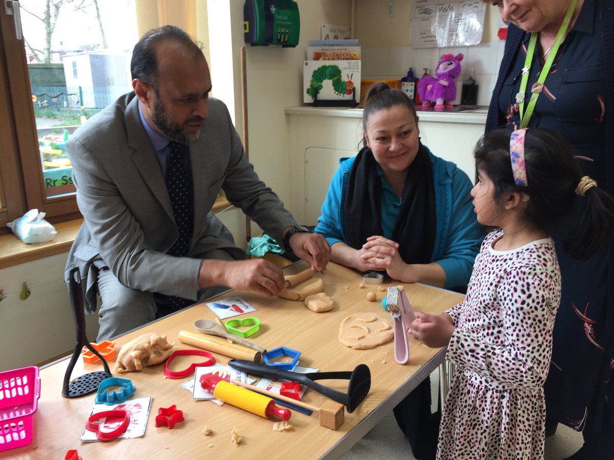barnardosceneng's tweet photo. .@barnardos @JavedKhanCEO meets children attending @barnardos Play House in #Gunthorpe https://t.co/IgXkeuFxKI