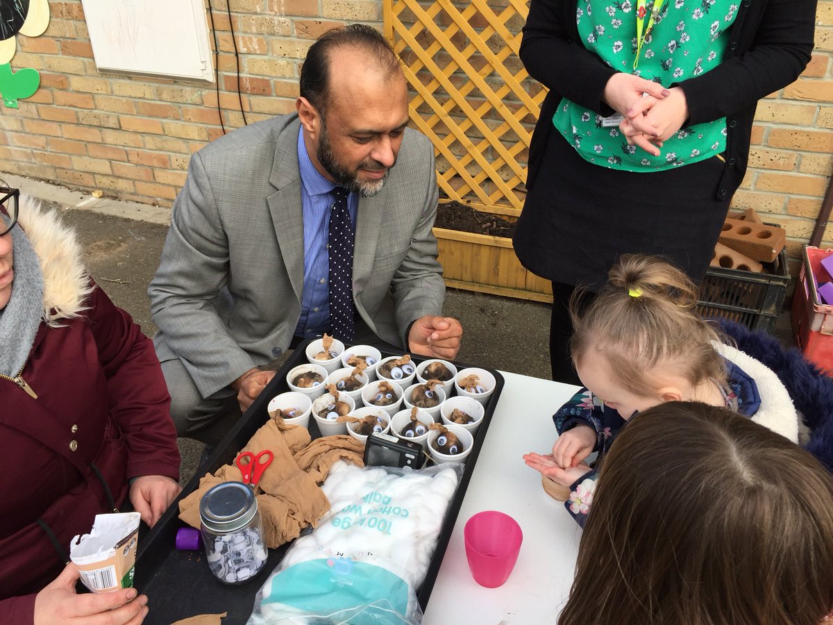 barnardosceneng's tweet photo. .@barnardos @JavedKhanCEO meets children attending @barnardos Play House in #Gunthorpe https://t.co/IgXkeuFxKI