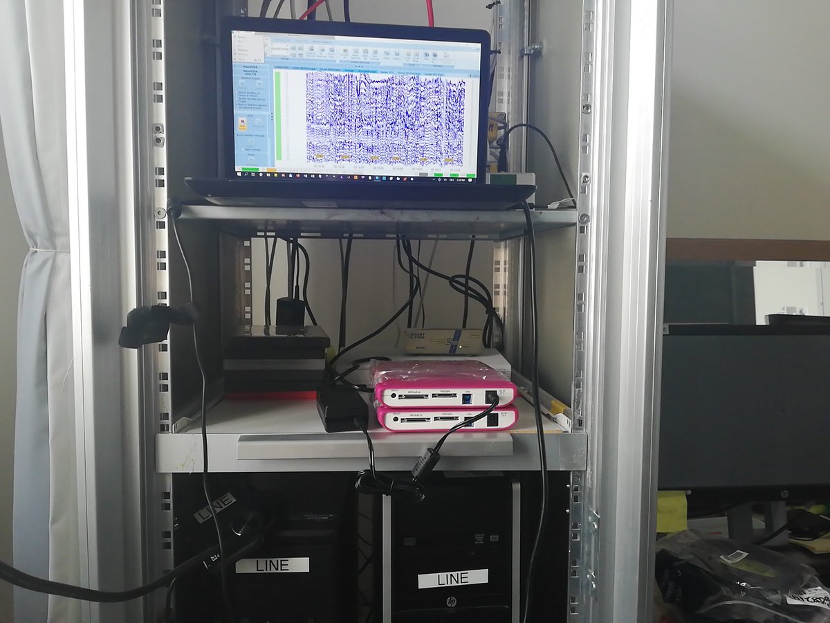 ANTNeuro's tweet photo. Testing the new #lab setup at the LINE in #lausanne! #dryelectrodes #fast setup and reliable #data . 😀👍🏻 https://t.co/pHKMAR6sD4