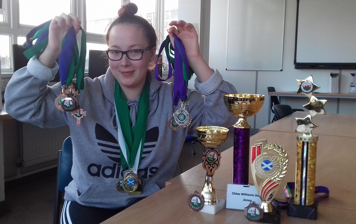 GowerCollegeSwa's tweet photo. Mewn cwta dwy flynedd, mae’r myfyriwr Dilyniant i AU Chloe Williams-Jones wedi ennill 26 medal wych am ddawnsio Gwyddelig - 7 Aur, 7 Arian a 12 Efydd 🥇🥈🥉

Da iawn Chloe – am gyflawniad anhygoel mewn amser byr! 👏

#cy https://t.co/WCj6UELRyt