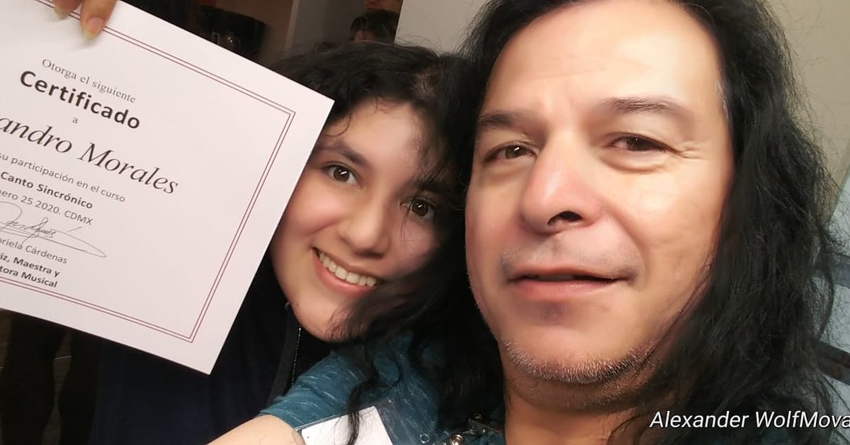 InuYDesi's tweet photo. Aquí estoy con el Maestro de Música Alejandro Morales, quien también estuvo con la maestra Cárdenas.
#inuydesi #maestros #doblaje #musica #aquasound #compañero #mexico #latino #canto #sincronico https://t.co/aYP39XbHE4