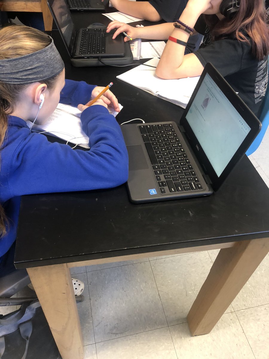 MsKHemken's tweet photo. Using a geologic time webquest to discover what the evidence found can show us about the past. #fmsteach https://t.co/id6YGKIgCf