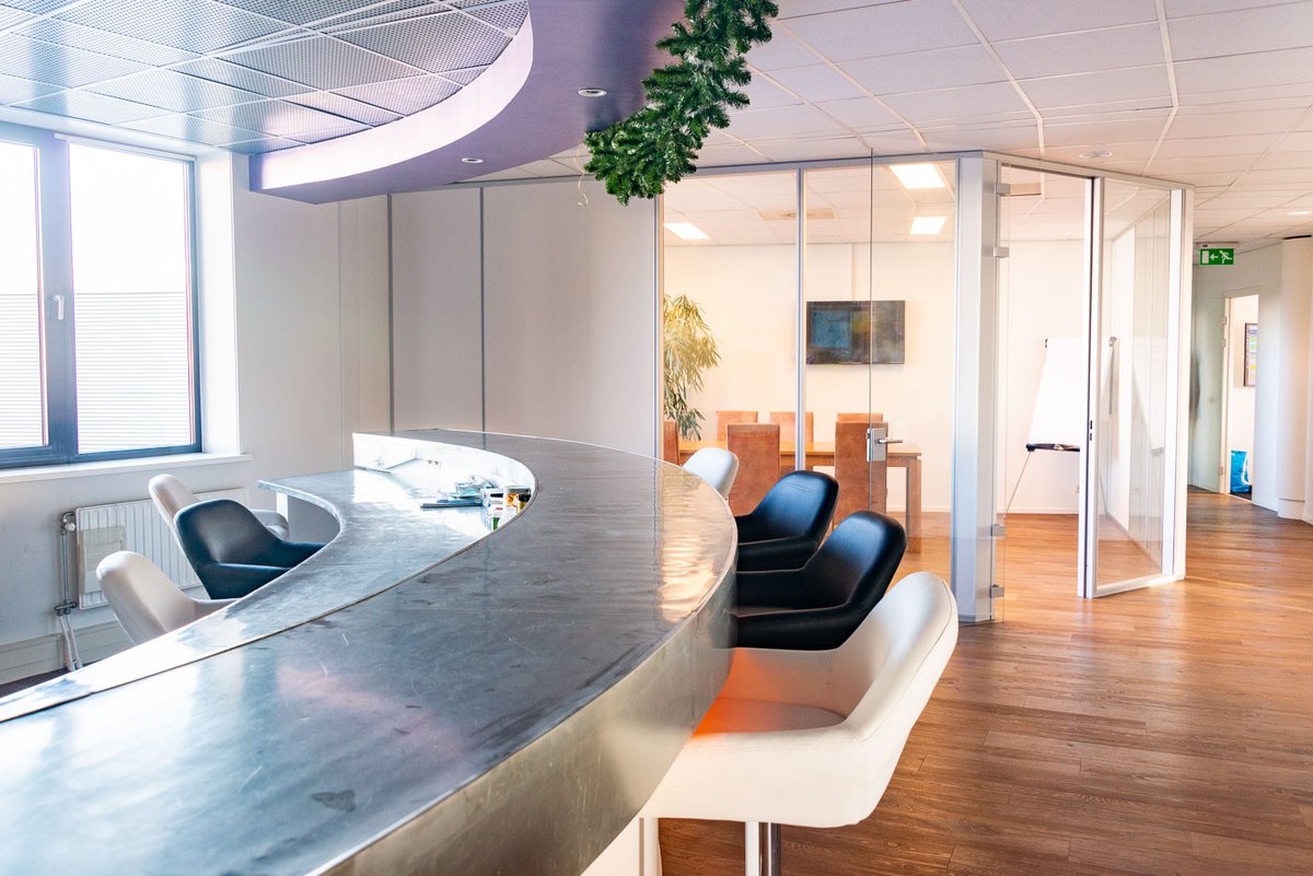 officetoday's tweet photo. Er is een tijd van inspanning én ontspanning. Een heerlijk kantoor mét eigen bar. In Bodegraven aan de A12 komt deze unieke kans binnenkort beschikbaar. Overleggen, lunchen of een gezellige vrijmibo, kom naar OfficeTOday Bodegraven. sigrid@officetoday.nl https://t.co/Vbh9d9kHrh