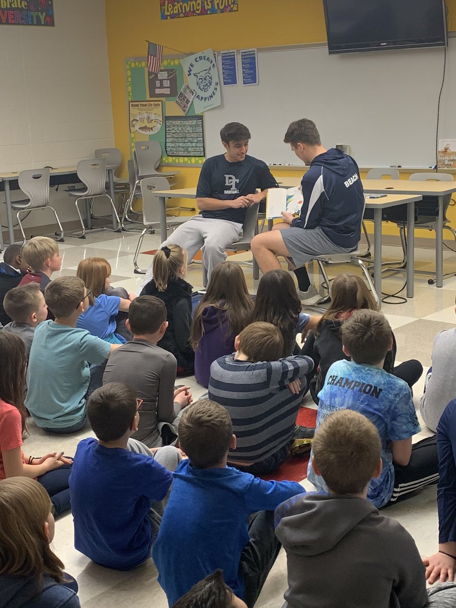 MrsLoss108's tweet photo. Listening to some @DallastownB players read their favorite Dr. Seuss books for #ReadAcrossAmericaDay Thanks Evan and Jase! @DAISCommunity @DallastownSD @DAISLibrary https://t.co/sKe0OSgEJS