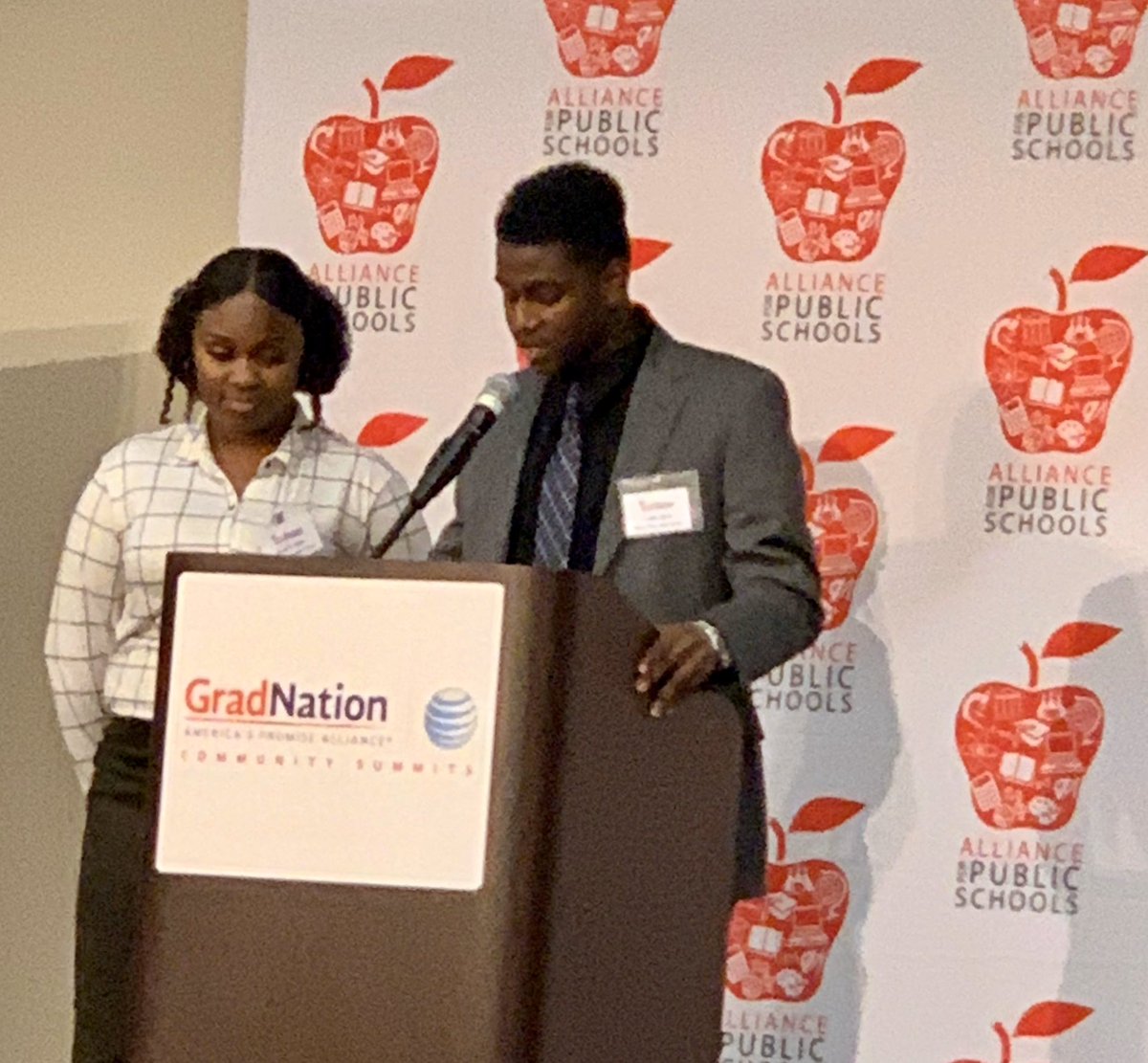 HCPSCommunity's tweet photo. @HillsboroughSch @my_pcs students attend @All4Schools #GradNation where the community embraces student leaders-Speaker @adampisoni speaks to finding your PASSION, FAIL forward, problem SOLVE, &amp; HELP others.- to close 📉 achievement gaps &amp; improve 📈grad-rates. https://t.co/dl37XjAgCc