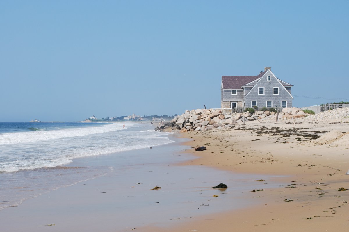 BrownCSDept's tweet photo. Get a CS PhD at @BrownCSDept! Small state, not so small CS faculty (40+). Fully-funded (salary, benefits, tuition), nice offices, ocean and beaches, easy access to Boston and NYC. Learn more about us (https://t.co/l1Kiye1Utp) and our award-winning city (https://t.co/aWpz2nEVb8). https://t.co/9oLC4B9U8a
