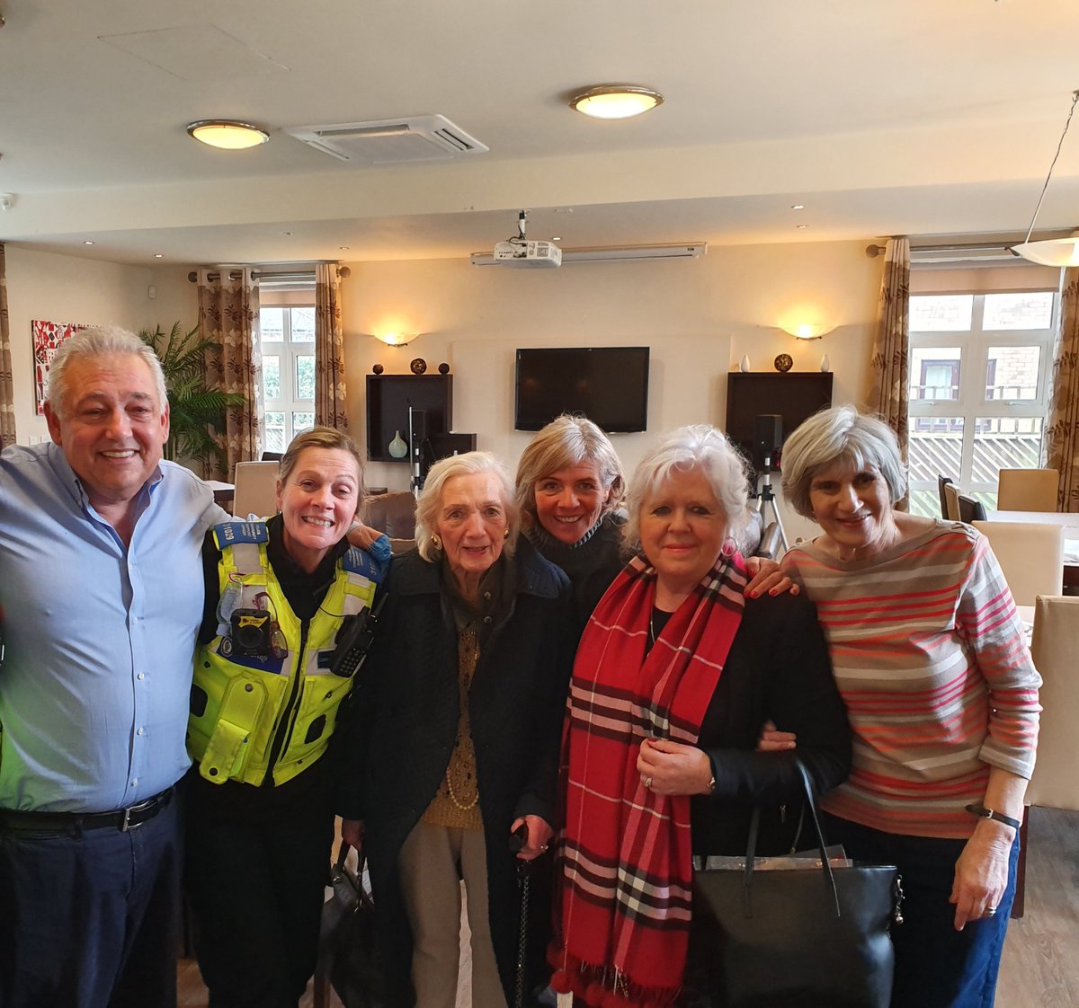 BournvilleWMP's tweet photo. Pcso's Sal and Toni have been to Andrew Cohen giving home and personal safety advice to the members of the lunch club. It was lovely to meet with the group and hope they found our talk useful. #crimeprevention #communitysupport #scamtalk #stayingaware 😊 https://t.co/fnX3Z0Hp0p