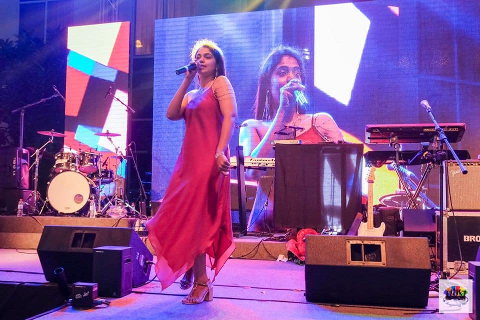 allycaralgoa's tweet photo. Actor, Singer Veloshka Da Costa doing what she does best at UAE’s biggest ever Goan event known as Carnaval De Goa.
.
.
.
#BeingAllycaral #Goa #GemsofGoa #Dubai #Goan #Singer #carnavaldegoa #GoansAbroad #ProudGoans #Actor #GoansInNews #UAE #GoansinUAE https://t.co/wg70UbitXZ