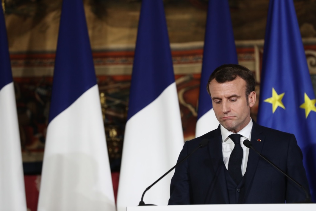 BFMTV's tweet image. 🔴 ALERTE INFO - Coronavirus: Emmanuel Macron annonce la réquisition des masques de protection bfmtv.com/economie/coron…