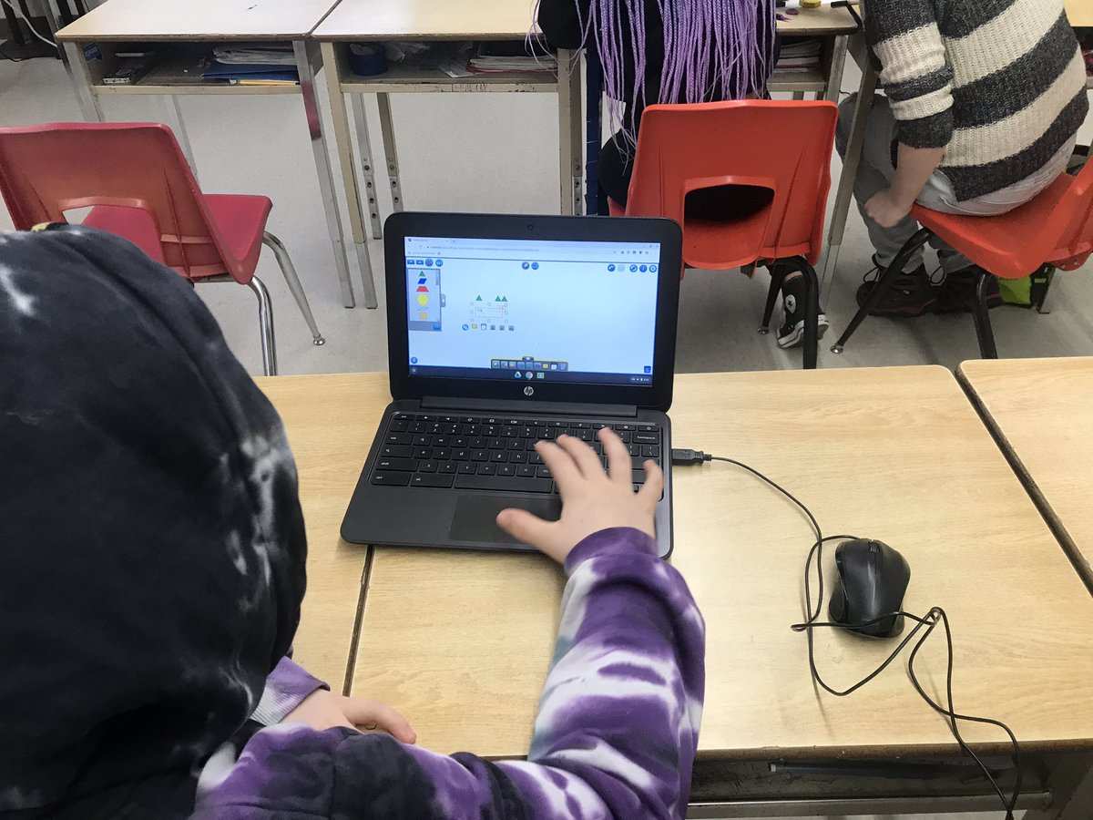 Mr_H_Teacher's tweet photo. Using @ONmathies &amp; pattern blocks to explore addition of fractions concretely in #HClass203 @EastCarlingPS @TVDSBmath 

#CRAModel https://t.co/whCPLZNkdY