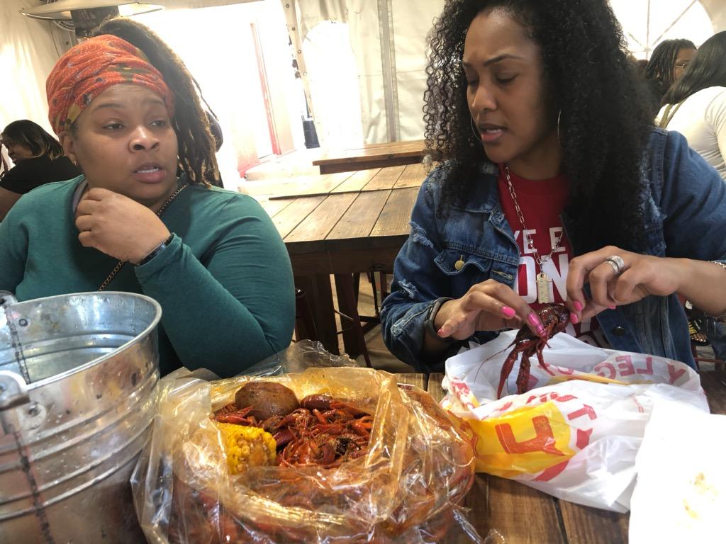 aundreatharris's tweet photo. #weekendvibes #friends #food #fun #birthdayvibes #foodvibes #turkeyleghut #lucilleshouston #pecancake @turkeyleghut @LiveLifePrelow https://t.co/dZJxvSZfty