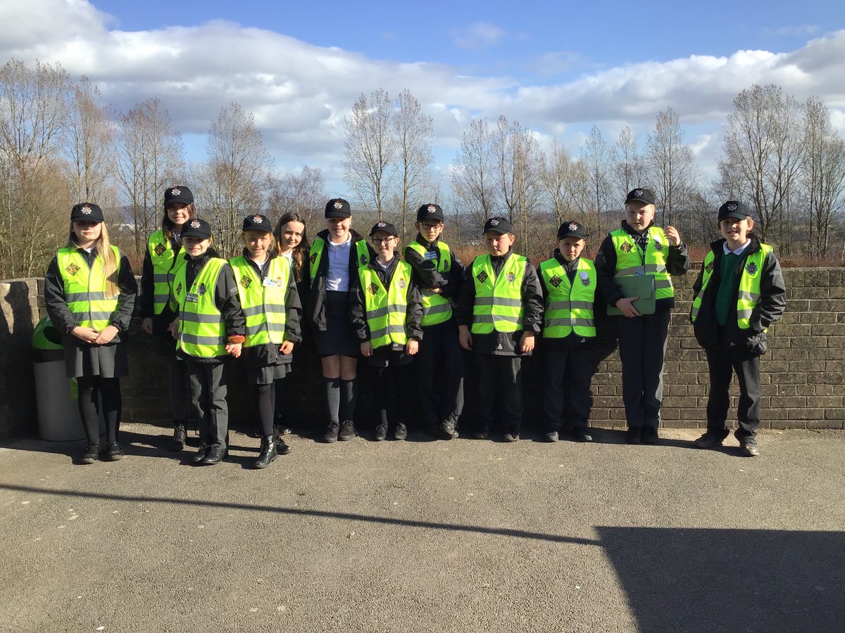 GMPHeddluBach's tweet photo. The @HeddluBach are out patrolling #marlbourghway with @GPTorfaen looking for legal and illegal parking As well as parking idilling. #opparksafe @gwentpolice https://t.co/2jL2zYjycN