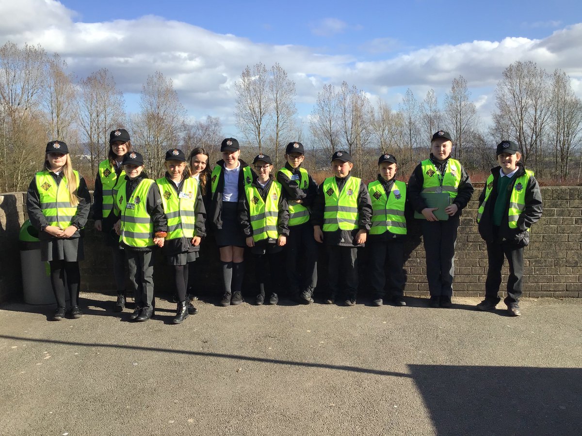GMPHeddluBach's tweet photo. The @HeddluBach are out patrolling #marlbourghway with @GPTorfaen looking for legal and illegal parking As well as parking idilling. #opparksafe @gwentpolice https://t.co/2jL2zYjycN
