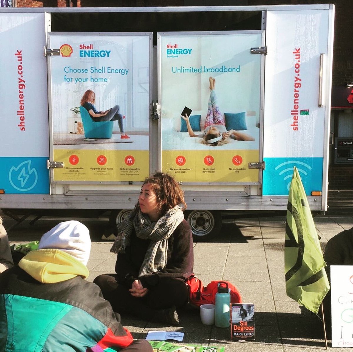 AmlaniA's tweet image. So upset learn of a @wfcouncil permit which dupes my friends and neighbours into thinking they’d benefit the environment by switching supplier to @ShellEnergyHome 👎They have now moved to @MallWalthamstow to continue lying, we deserve better #sHellNo