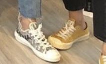 meesg8's tweet photo. We should make a noted for whoever who gonna take a pict with you to make a special space for ur holy legs and it's finger na @Tawan_V #Tawan_V https://t.co/RK9OnItYdP