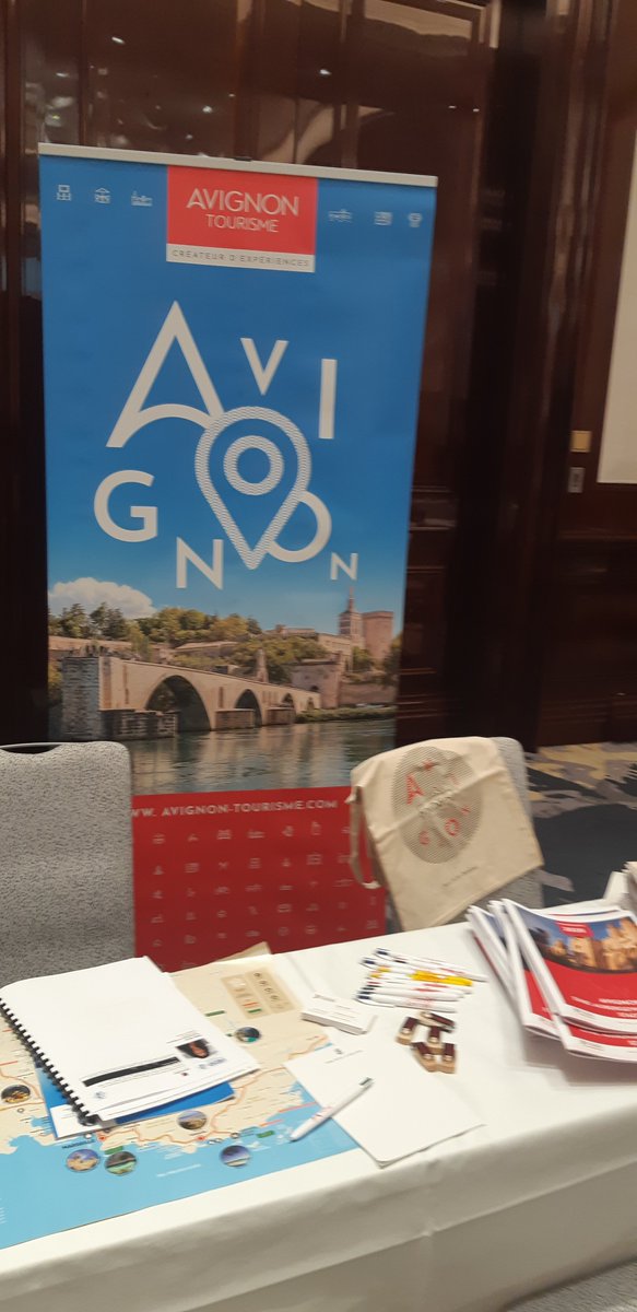 Entourés d'une 100aine d'exposants et 150 #media du #tourisme nous assistons à l'International Media Market à Berlin. L'intérêt pour notre destination #Avignon  #AvignonTourisme est toujours très fort pour la clientèle germanique !