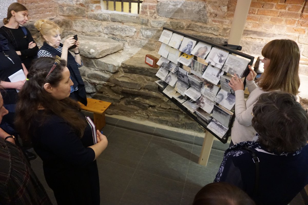 active_history's tweet photo. Participants of the "Modern trends of exhibition work in the museum" seminar were among the first to see the exhibition "The Round Square Stories" created in Petrozavodsk as part of our project.
https://t.co/B0XtyeOeNZ
#InterActive_History #kareliacbc https://t.co/frPYTXNPSR