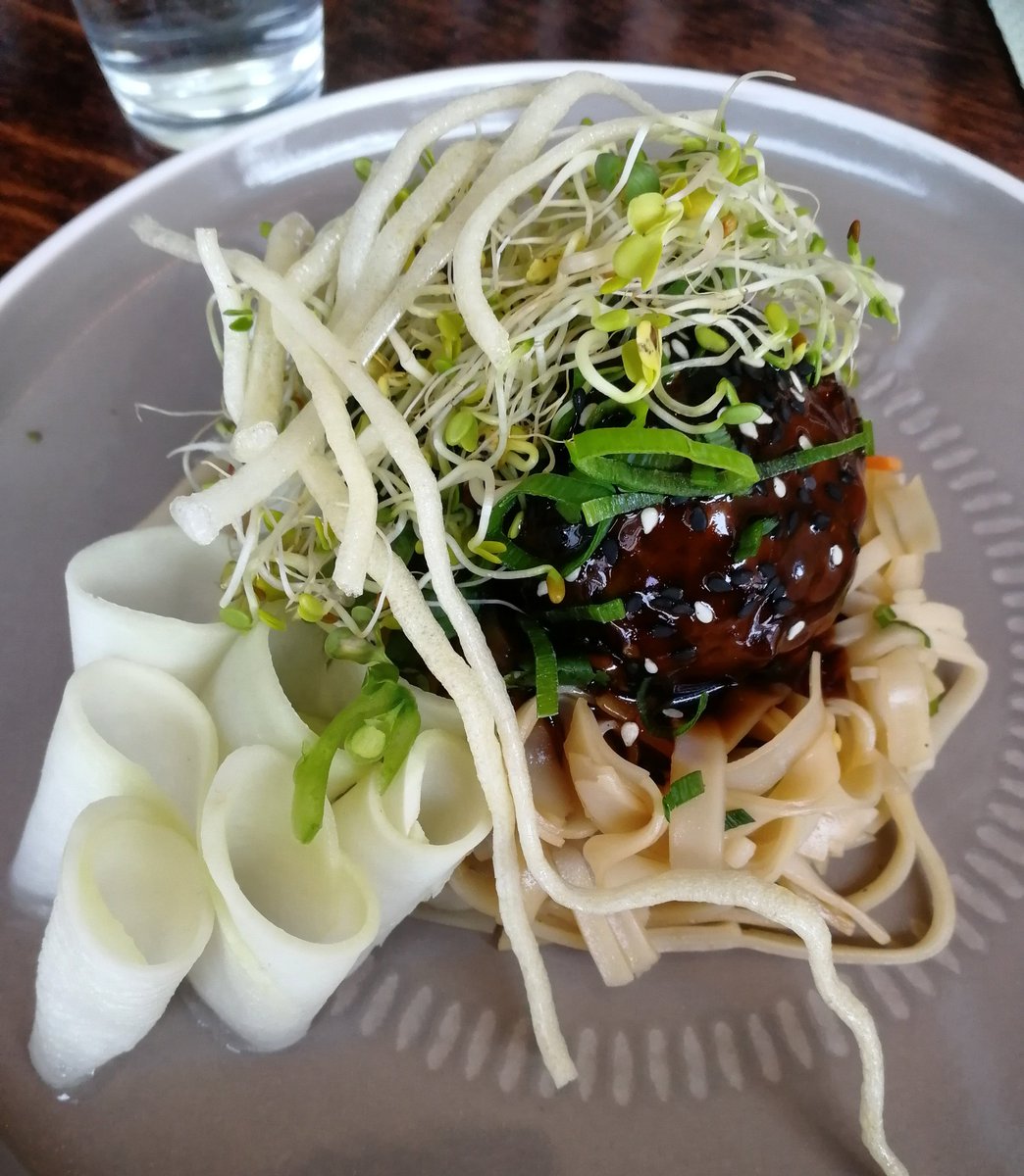 venla_vuorela's tweet photo. Kuopiossa on useita loistavia ravintoloita, mutta tänään taas tuli todistettua, että yksi on yli muiden! Kiitos Gastrobar B/P maukkaasta lounaasta - se kruunasi vapaapäivän! #kuopio #ravintola #gastrobarbp #puijonkatu #lounas #vapaapäivä https://t.co/gOK33scXae