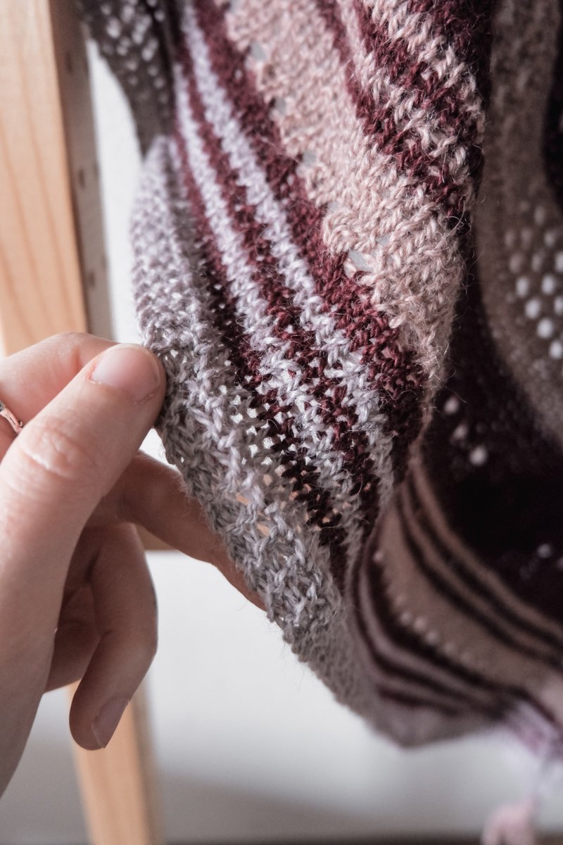 Yarnz_nl's tweet photo. Another sneak peek of our upcoming Project Club design 🤩
Find more info on our website: https://t.co/RoHRZER88y
#ProjectClub #balayageyarn #knittingpattern #knittingkit #knitdesigner #sustainablemaking #slowfashion #handmade #knitting #strikke #tricot #Unpeusauvage #Yarnznl https://t.co/o6rbwjqPhi