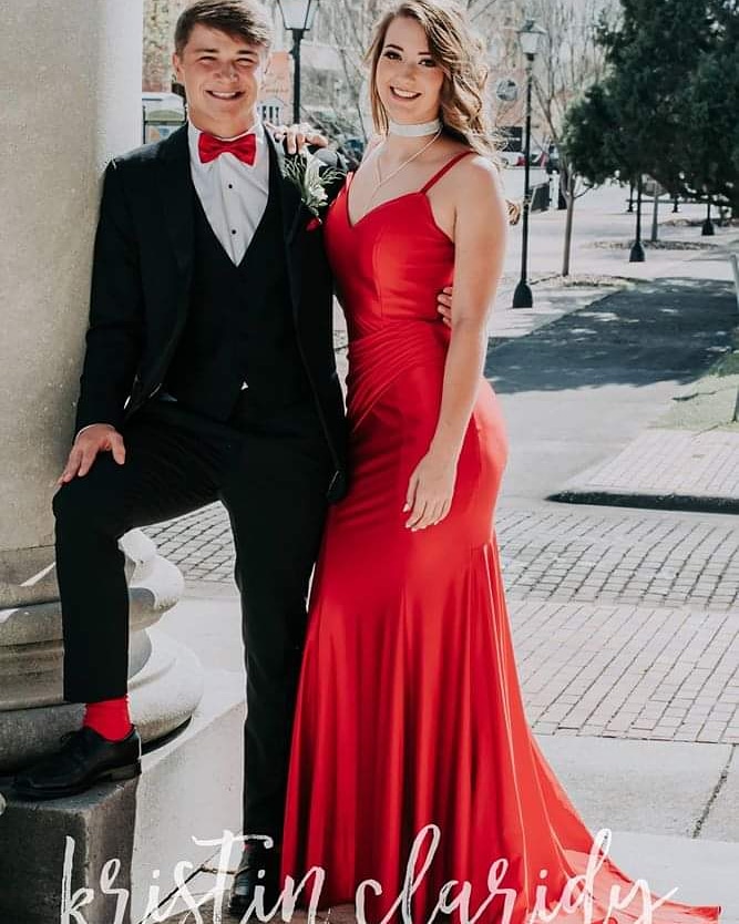 We are quickly approaching school prom and  graduation season.  A great North Alabama tradition will continue this year at the Old State Bank in Decatur, AL. 

Learn more here: m.facebook.com/DecaturDowntow…