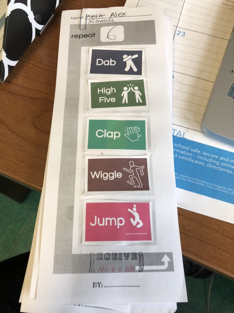 ps19si's tweet image. Kindergarten pushed their thinking to understand how loops work and where they show up in our lives! They created dances for their fellow “robots” to follow!💃🏽🕺🏽#CS4AllNYC #loopyforloops #computerprogrammers #empowerD31 @mskosnac @ValerieBrock24 @SIBOD31