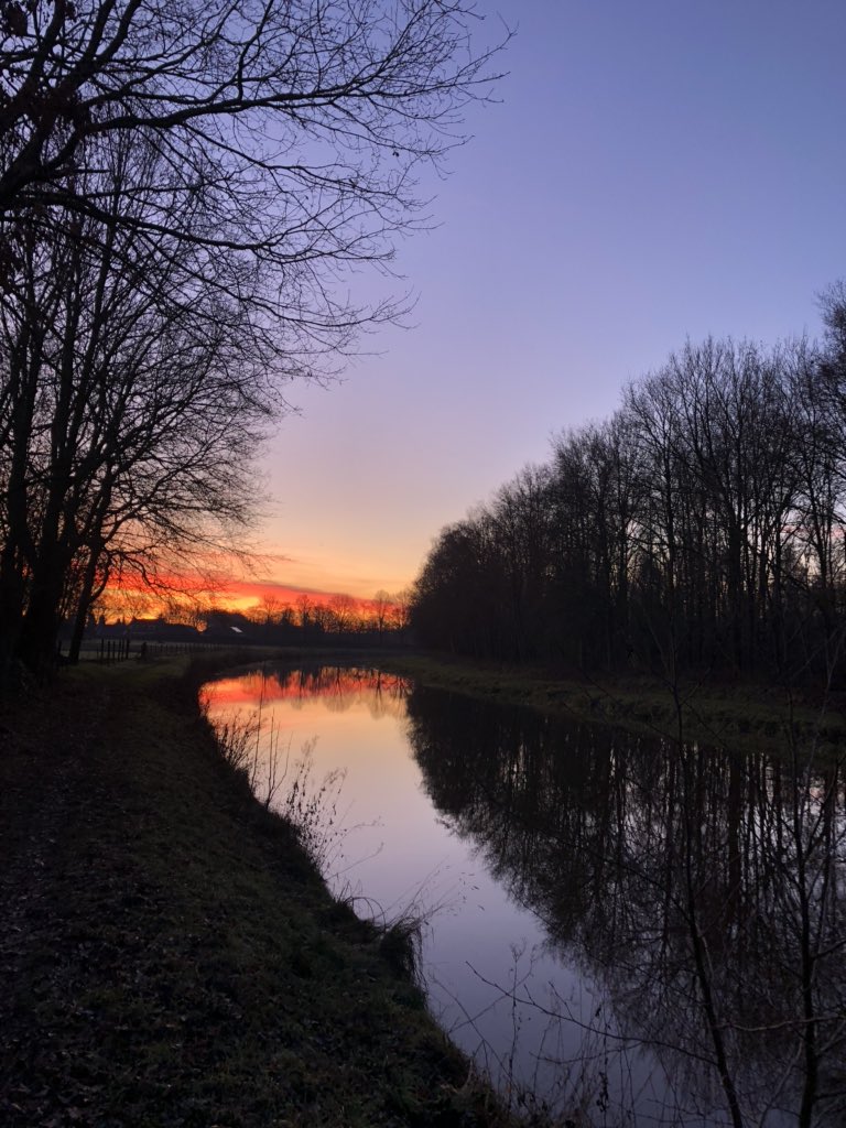 Hunzepleisterpl's tweet photo. In maart nog een lang weekend of midweek weg? Kom naar Spijkerboor. 10 persoonshuis direct gelegen aan de Hunze. https://t.co/e1TX04WsKN https://t.co/37AVRyMkqX