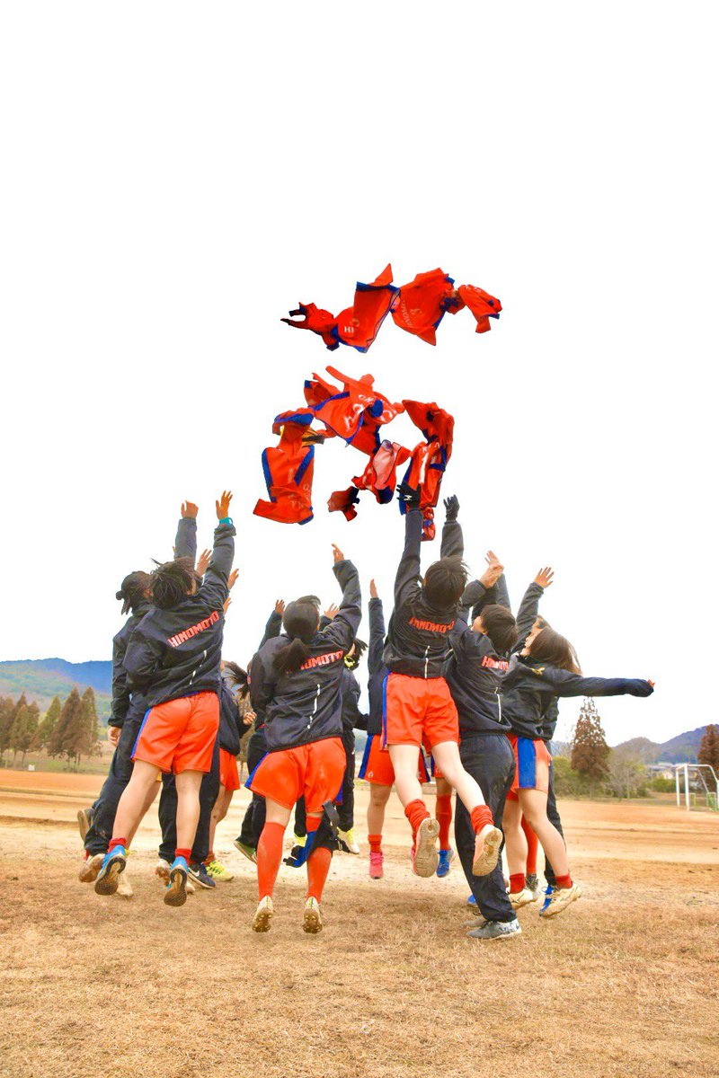 HwvX87's tweet photo. 日ノ本学園卒業🎓

苦しかった事の方が多かった3年間。
意味わかんないくらいぶつかってたくさん壁乗り越えて、個性が強すぎて噛み合わない事の方が多かったかもしれないけど、みんながいたから乗り越えられた。
17人のこの学年で本当によかった。　

最高の仲間に出会えたことに感謝。

大好きです。 https://t.co/zTIqgpf2GM