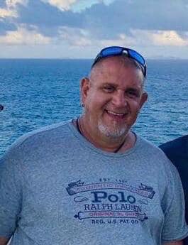 #DONDEESTAHUGOMARINO
 315 días buscándote hijo y no logro encontrarte quisiera que todo el mundo me ayudara a buscar en  todos los rincones de esas horribles carceles que existen en ese país y no ha sido posible. en este camino he conseguido muchas personas apoyándome mil gracias