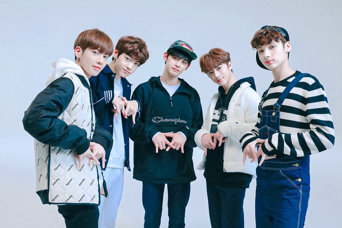 TeamTXTColombia's tweet photo. [TXT 1st ANNIVERSARY]

Empezamos MOA, participa usando estos # para celebrar el aniversario de debut de #TXT
#TXT_OurStartLine #OneDreamWithTXT
#TXT와_함께한_365번째_내일
#TXT1anniversary
#TOMORROW_X_TOGETHER @TXT_members @TXT_bighit https://t.co/MxZuDamvHj