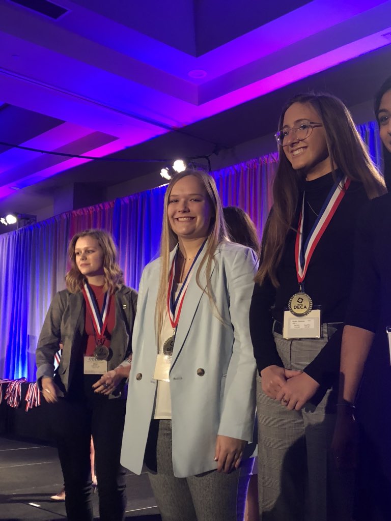 penndeca's tweet photo. Congrats to Sarah Barker for receiving a competency medallion in her event💎 https://t.co/WA0GOKnWcH
