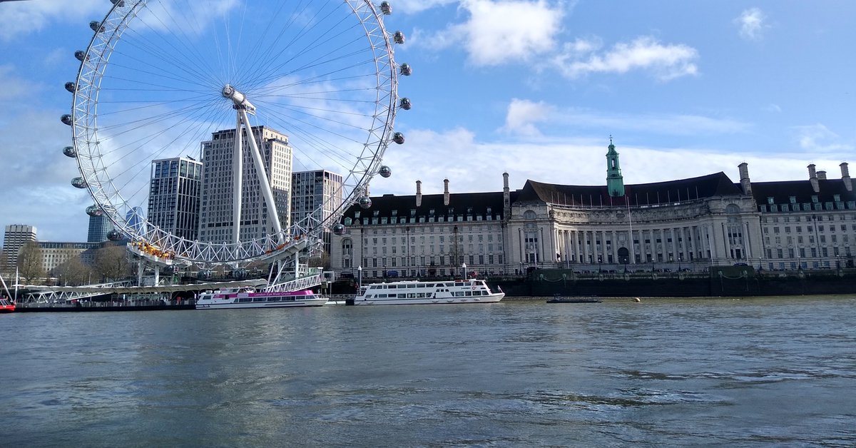 StEdsBoarding's tweet photo. A fun filled and action packed Saturday speeding down the Thames with @thamesjet followed by a visit to @ldnfilmmuseum to see the Bond in Motion exhibition @007 #iloveboarding #bond https://t.co/wB2yLE6ZQz