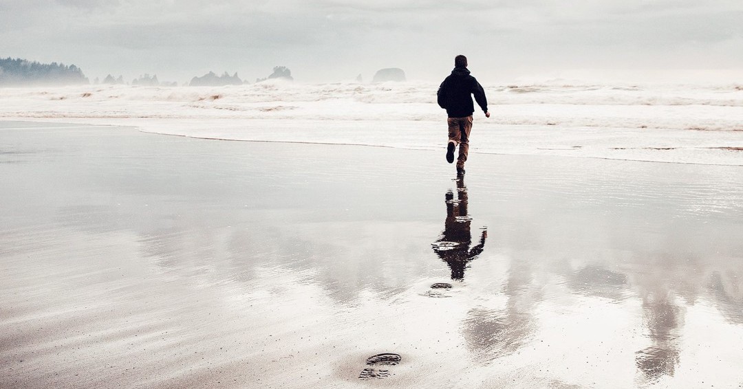 SalcombeDCo's tweet photo. There's nothing quite like the sound of the sea!
#VenturewithSpirit #BornoftheSea #TakenfromtheWind #ExceptionalGin #Salcombe #SalcombeGin #SalcombeGinLifestyle https://t.co/ukNEYosW4N
