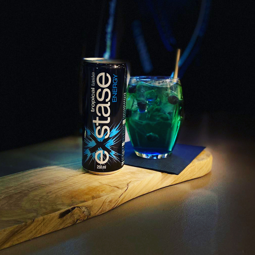 Tuesdays are simply the best nights for the unexpected. Try our cocktail “Amnesia” for a Tuesday to remember.

•
•
•
•
•
#cocktail #cocktails #mixology #thirsty #vodka #thirst #drinkup #drinks #bar #amnesia #drink #tuesday #alcohol #mixologist #drinking #liquor #bartender