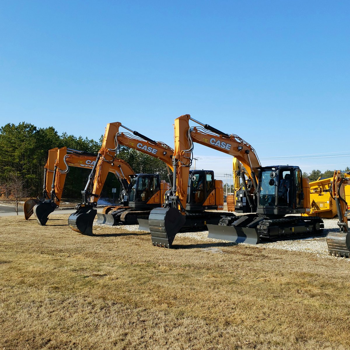 BeauregardEquip's tweet photo. A beautiful day at our Concord, NH location! Stop in to check out our growing inventory! #beauregardequipment #caseconstruction #springisintheair https://t.co/pEtNMQrsvr