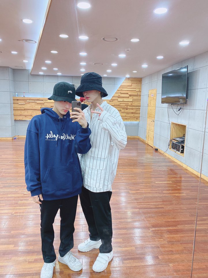 WE_THE_BOYZ's tweet photo. [에릭] 빵훈빵재 벙거지 😍 https://t.co/4lkm6FPpUT