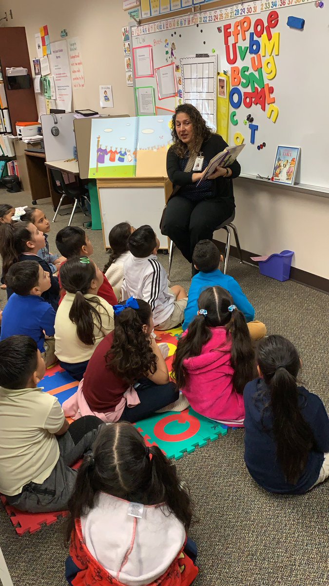 IESANCHE1's tweet photo. #ReadAcrossAmerica @Alexander_AISD @EsquivelRM2017 https://t.co/r63T5zIcT7