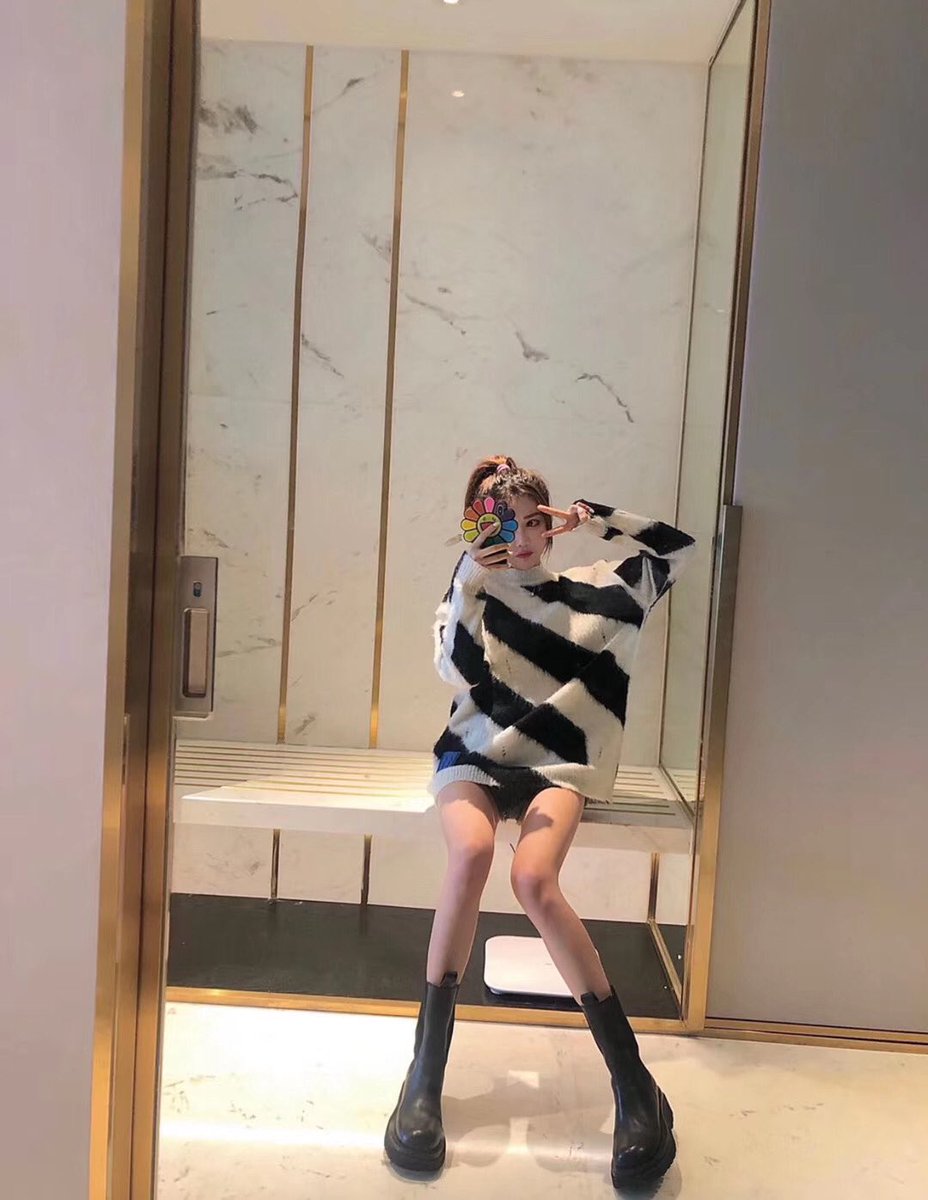 ArrangeSoft's tweet photo. 書中自有黄金屋
書中自有顔 𝐁𝐞𝐚𝐮𝐭𝐲 ❆ https://t.co/KDxYyeO6yV