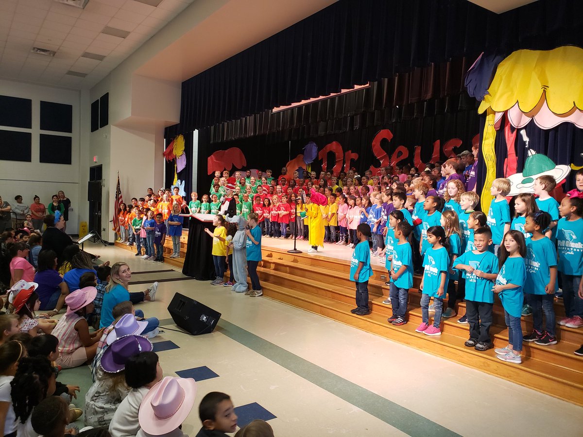 LJaeger_HHE's tweet photo. Continuing to celebrate all things Dr. Seuss with the 1st grade Seussical! #fce2019 #bethelight #fcexcellence #cardinalpride @HumbleISD_FCE @HumbleISD https://t.co/ZfIjitQVuh