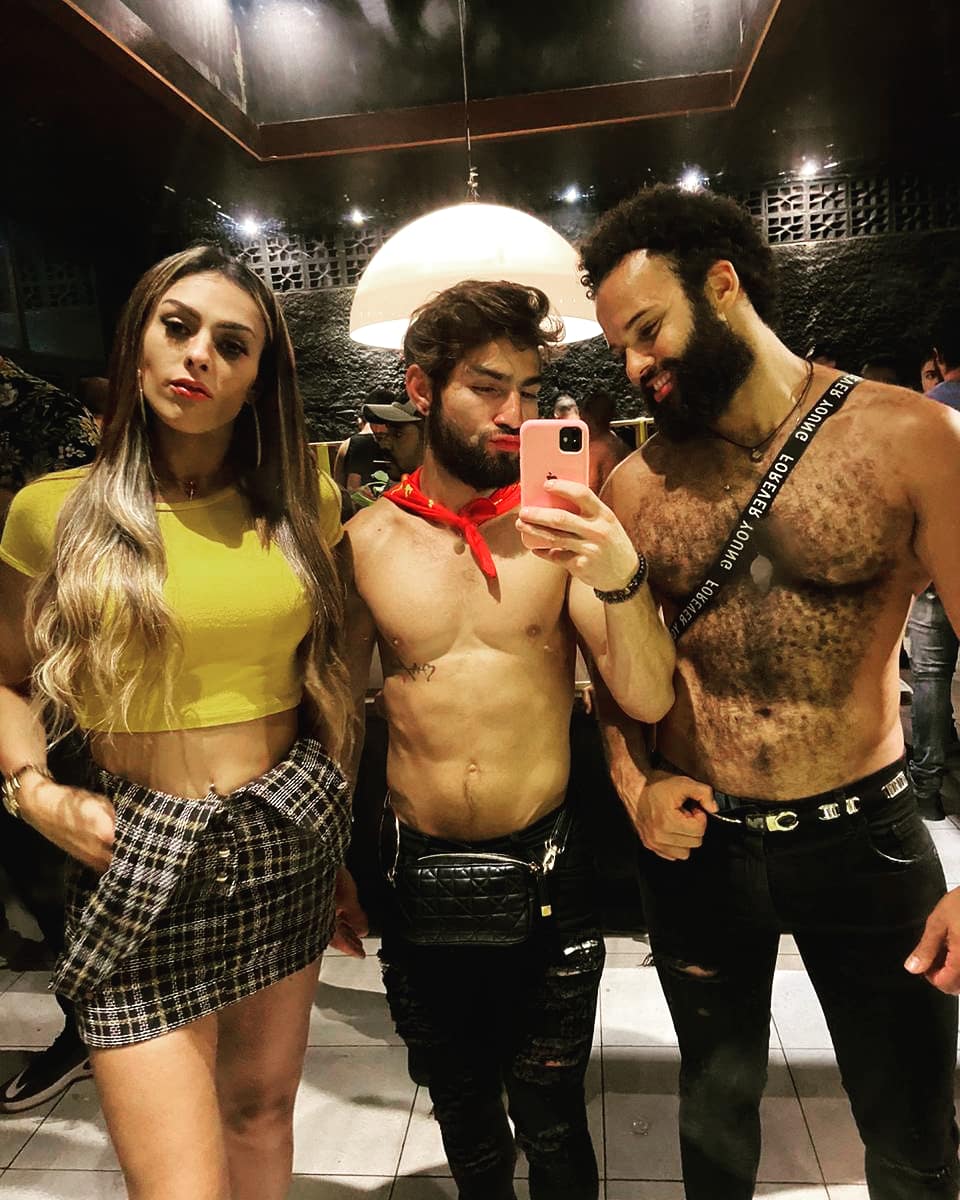 kassimabra's tweet photo. Bellas da noite 💃💃💃💃
#barbudosepeludos #pelos #gym #bear
#lenhador #homemdebarba #peitoral #moreno #homemdeferro #souscruff
#tvsmartfit 📸💡#grande #tvsmartfittaboaodaserra #sexywoman #playa #praia #entrerios #rio #theweek https://t.co/qetNjBDc5b