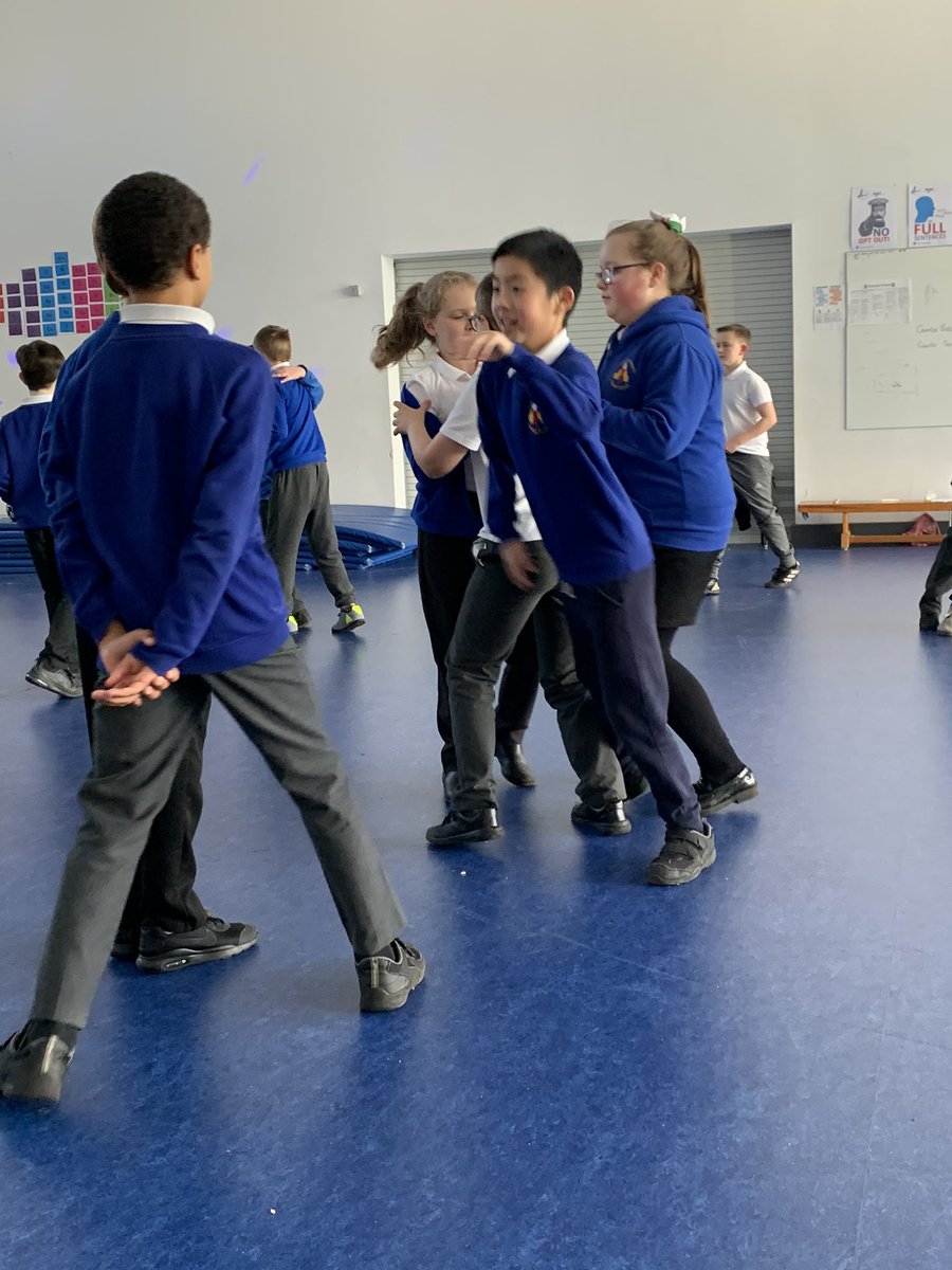YnysowenPrimary's tweet photo. Year 6 had a fabulous visit to @AfontafHigh for a welsh enrichment day. Pupils listened to the story of Branwen, participated in welsh games, sang welsh songs, created their own coat of arms and made welsh cakes #welshidentity #cynefin https://t.co/Pt7YGiypeU
