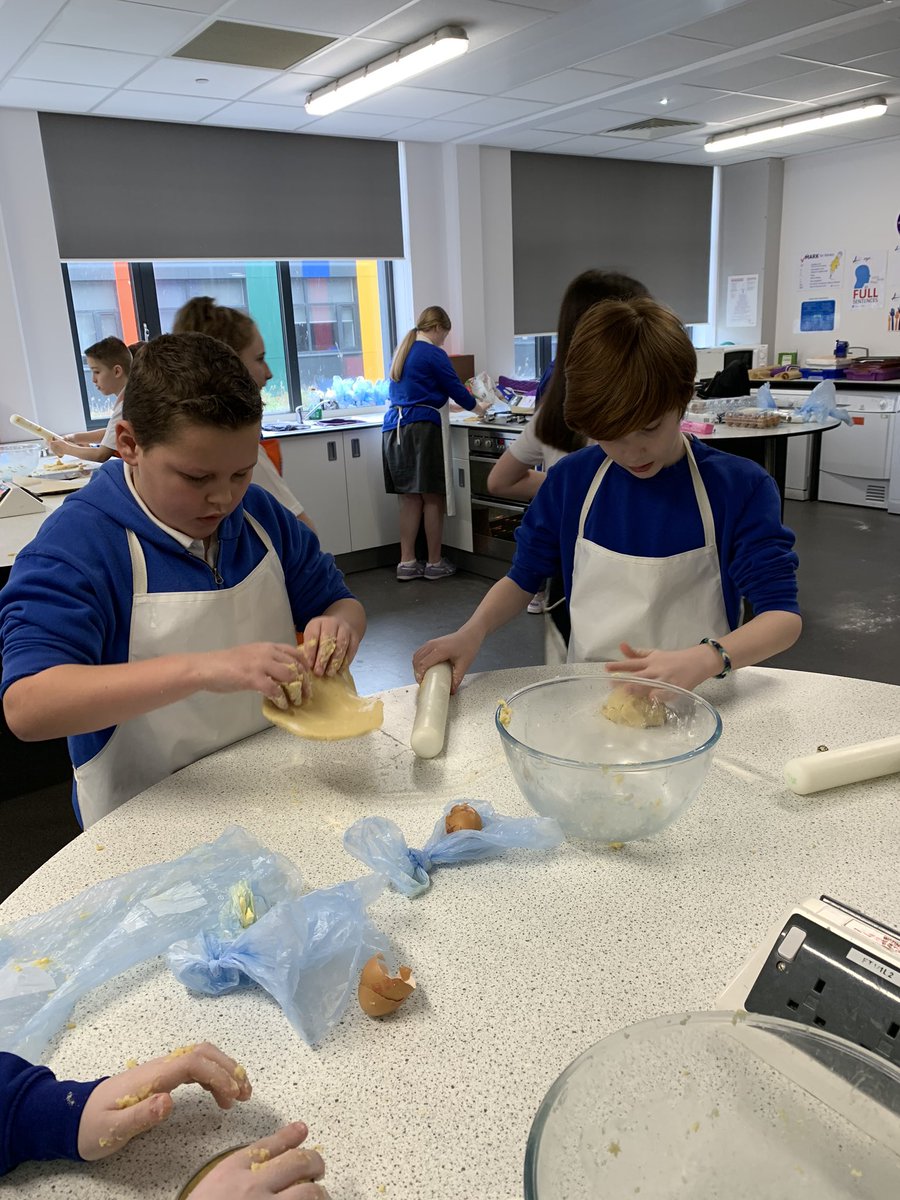 YnysowenPrimary's tweet photo. Year 6 had a fabulous visit to @AfontafHigh for a welsh enrichment day. Pupils listened to the story of Branwen, participated in welsh games, sang welsh songs, created their own coat of arms and made welsh cakes #welshidentity #cynefin https://t.co/Pt7YGiypeU