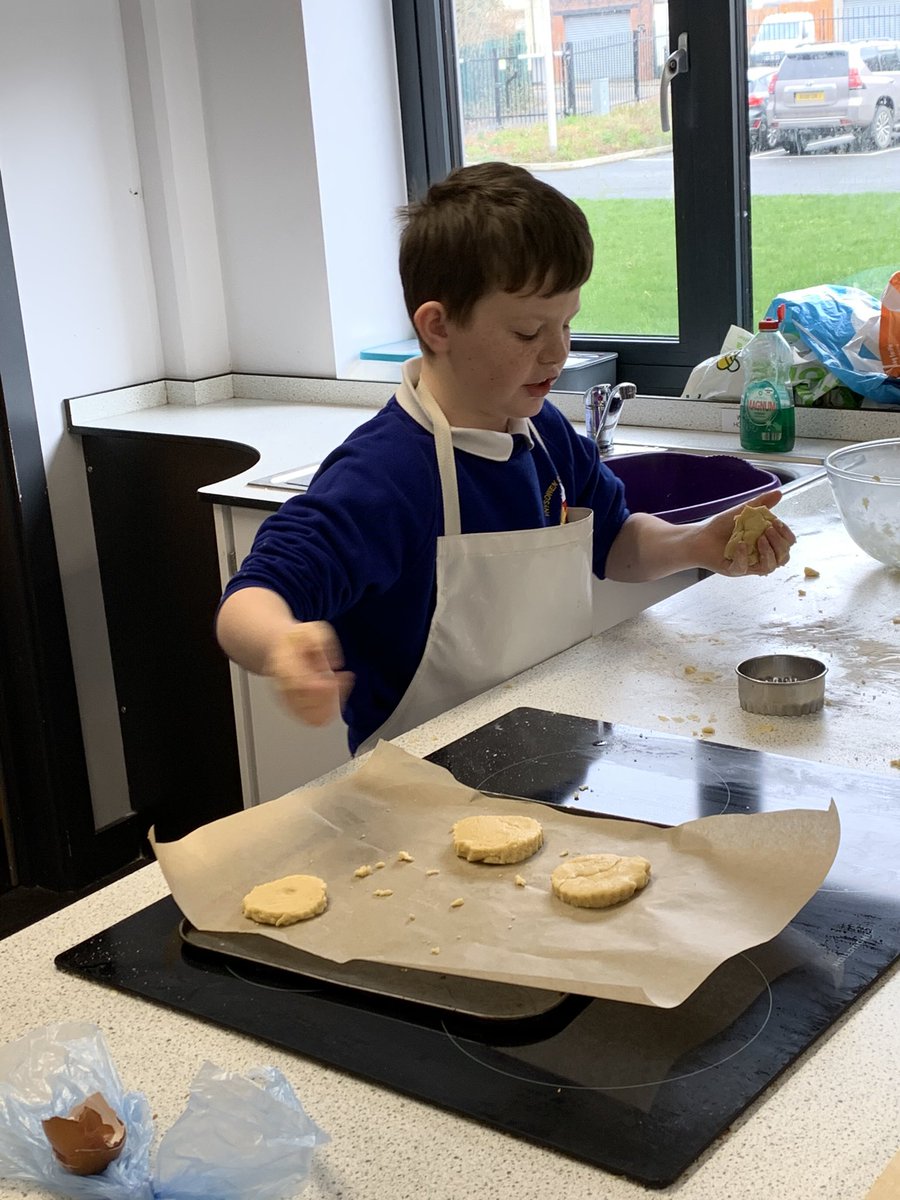 YnysowenPrimary's tweet photo. Year 6 had a fabulous visit to @AfontafHigh for a welsh enrichment day. Pupils listened to the story of Branwen, participated in welsh games, sang welsh songs, created their own coat of arms and made welsh cakes #welshidentity #cynefin https://t.co/Pt7YGiypeU