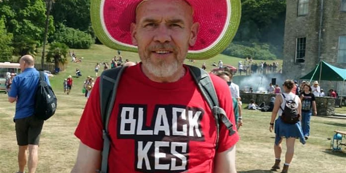 Iggy Pop-endorsed Glastonbury regular MIK ARTISTIK'S EGO TRIP is making a long overdue return to The Adelphi on April 11th!

Here's Mik singing a lovely ode to support act <a href="/Black_Kes_band/">𝕭𝖑𝖆𝖈𝖐 𝕶𝖊𝖘</a> - his own new favourite band!
tinyurl.com/vo9mnmr

<a href="/mikartistik/">Mik Artistik</a> <a href="/livemusicinhull/">Live Music In Hull</a>