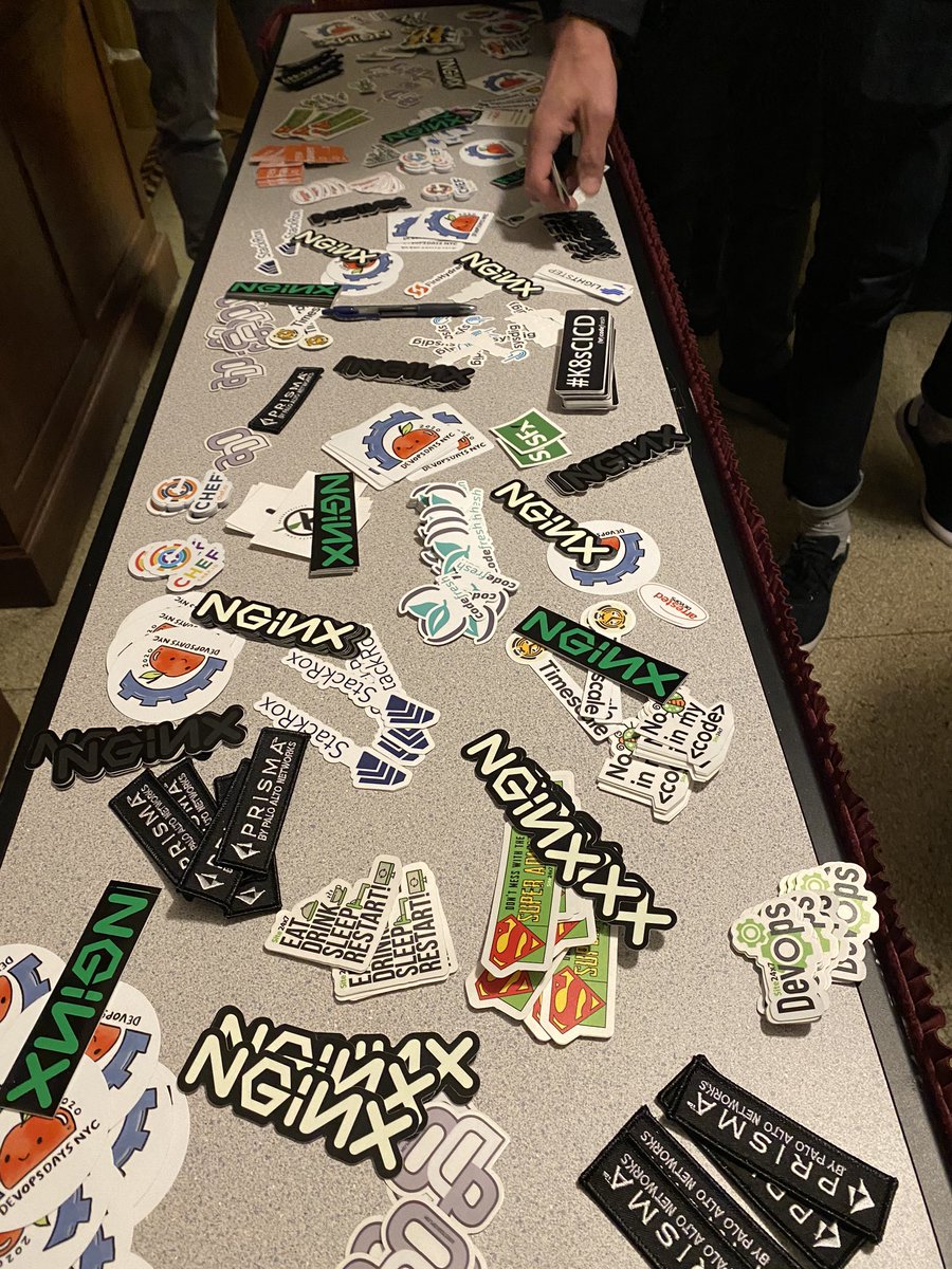 gbond's tweet image. We represented @NGINX at the #devopsdaysNYC stickers table 🙌🏽