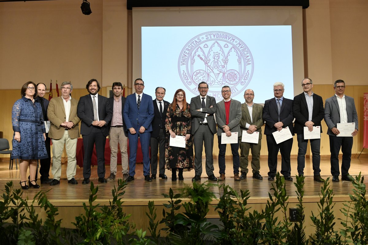 ScientiaJMLN's tweet photo. Este mañana en el @CentroSocialUMU hemos entregado los Premios de Transferencia del Conocimiento de la @UMU al sector empresarial y a la sociedad. ¡Enhorabuena a todos los premiados y gracias a mi equipo de la @OTRI_UMU y a toda la @UMU por la fantástica organización  ! https://t.co/meyBBaJvej