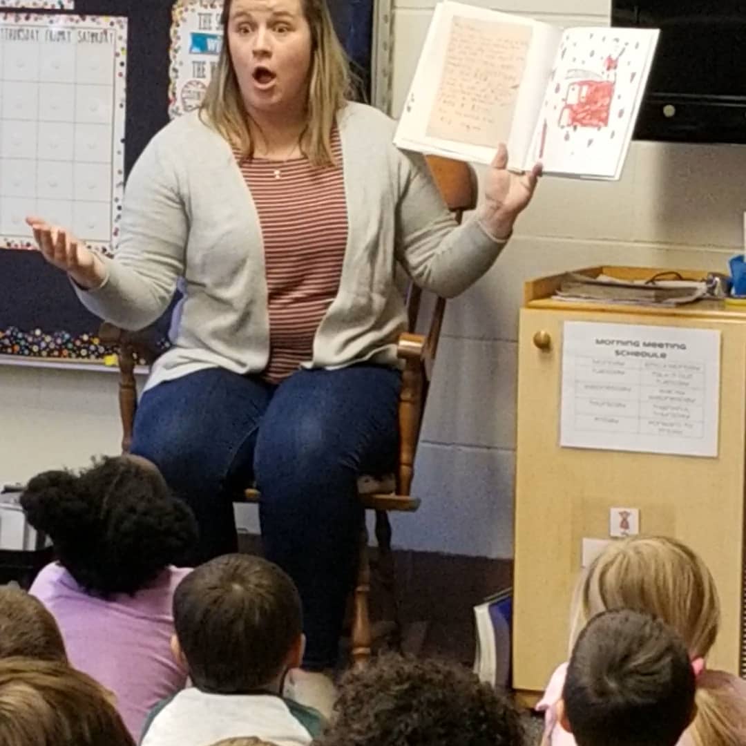 leahb1125's tweet photo. Mrs. Roberts came to kick off Reading Month with us today! #ppsamberly #buildingOURfuture https://t.co/YnHLkUojfY