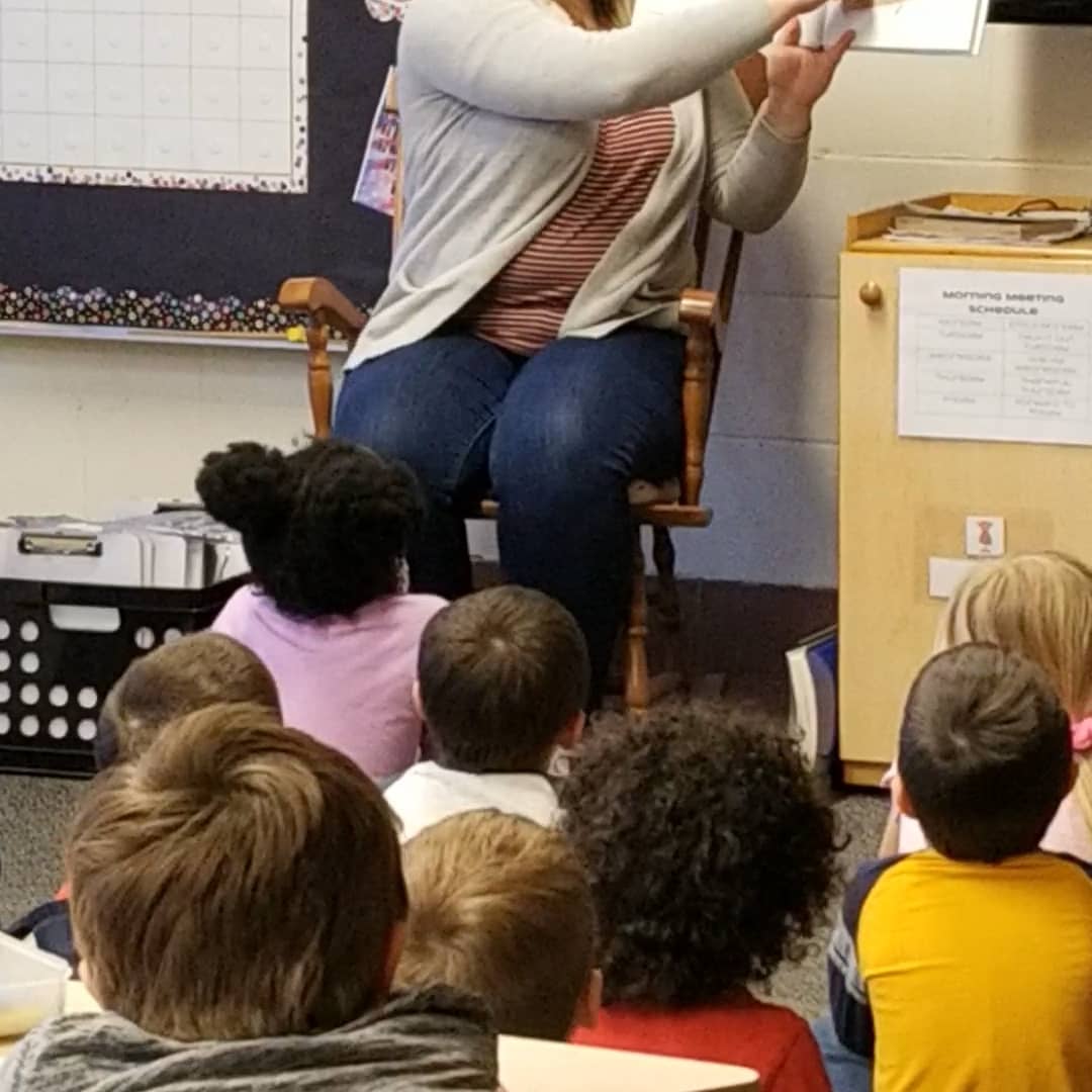 leahb1125's tweet photo. Mrs. Roberts came to kick off Reading Month with us today! #ppsamberly #buildingOURfuture https://t.co/YnHLkUojfY