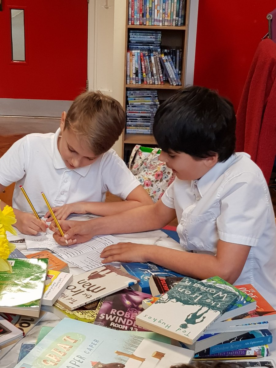 KPSFeed's tweet photo. #KPSSchoolLibrary A smashing session at lunchtime with Years 5 and 6, who came for a taste of some of Knavesmire's favourite reads in our lovely library! #KnavesmireCharacter #Curious #WeLoveReading https://t.co/OqtgHMEK0u
